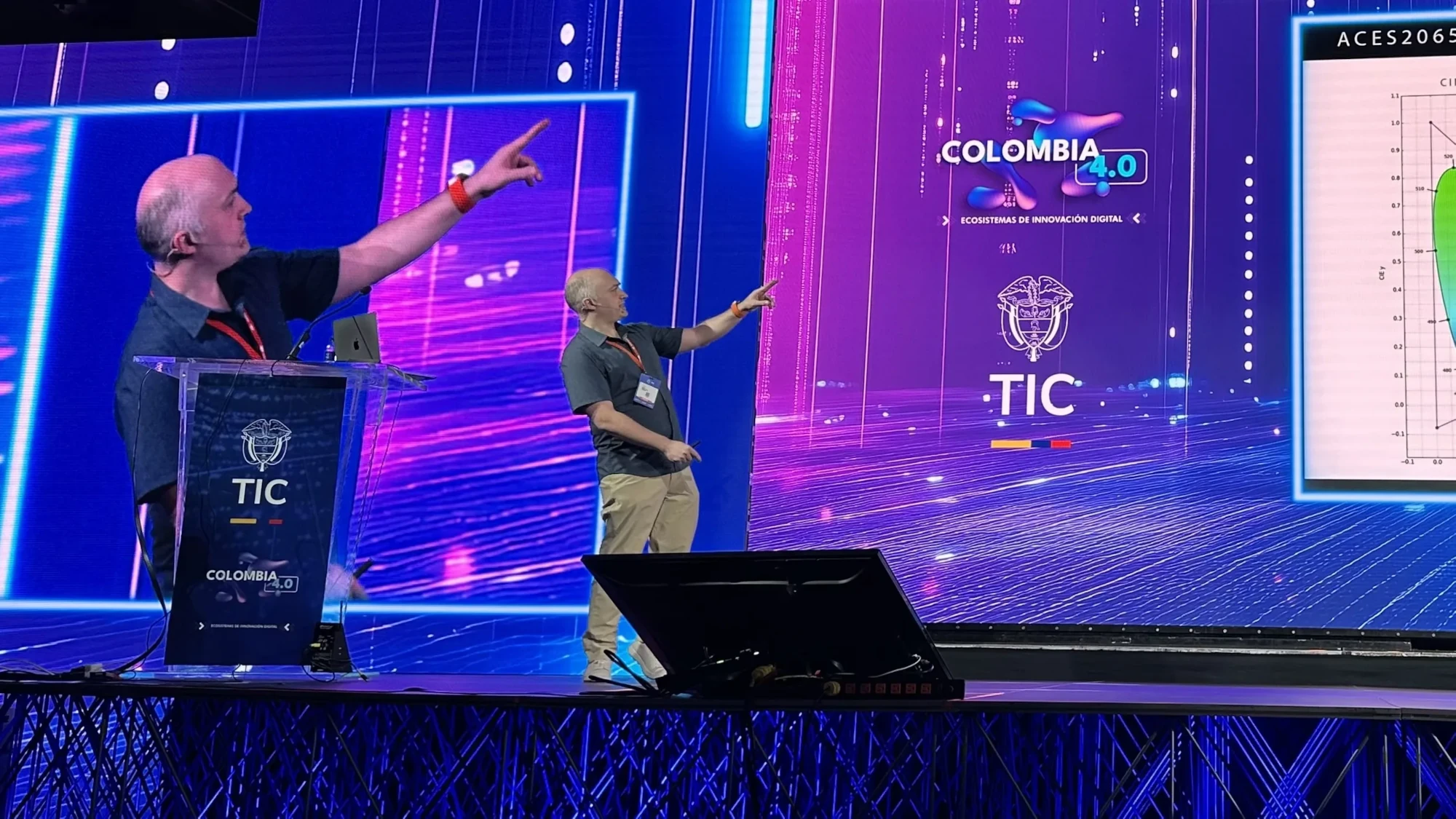 Albert Szostkiewicz presenting The Art of Mathematics in VFX at SIGGRAPH Bogotá